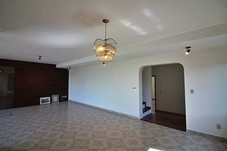 Casa para alugar com 308m², 3 quartos e 5 vagasSala