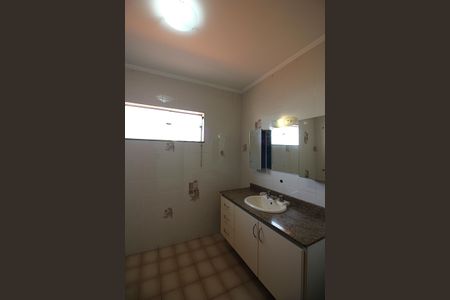 Casa para alugar com 308m², 3 quartos e 5 vagasBanheiro Social