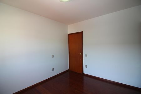 Casa para alugar com 308m², 3 quartos e 5 vagasSuíte