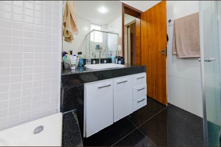 Apartamento à venda com 240m², 4 quartos e 4 vagas Apartamento à venda com 240m², 4 quartos e 4 vagasBanheiro Suíte 1