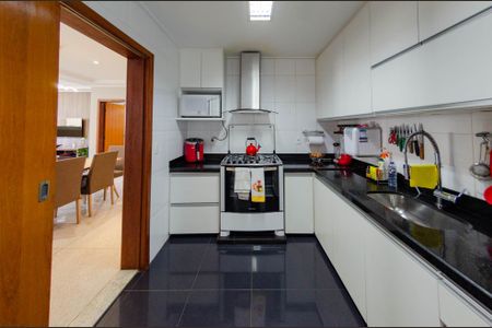 Apartamento à venda com 240m², 4 quartos e 4 vagas Apartamento à venda com 240m², 4 quartos e 4 vagasCozinha