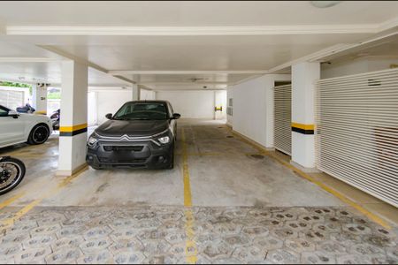 Apartamento à venda com 240m², 4 quartos e 4 vagas Apartamento à venda com 240m², 4 quartos e 4 vagasGaragem