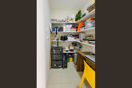 Apartamento à venda com 240m², 4 quartos e 4 vagas Apartamento à venda com 240m², 4 quartos e 4 vagasCloset Suíte 2