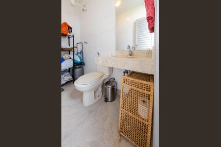 Apartamento à venda com 240m², 4 quartos e 4 vagas Apartamento à venda com 240m², 4 quartos e 4 vagasBanheiro de Serviço 2