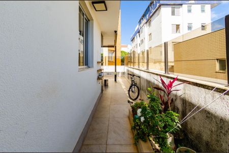 Apartamento à venda com 240m², 4 quartos e 4 vagas Apartamento à venda com 240m², 4 quartos e 4 vagasCobertura