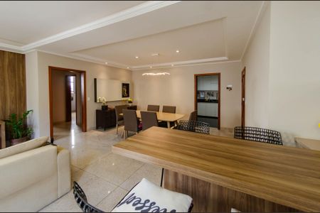 Apartamento à venda com 240m², 4 quartos e 4 vagas Apartamento à venda com 240m², 4 quartos e 4 vagasSala