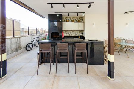 Apartamento à venda com 240m², 4 quartos e 4 vagas Apartamento à venda com 240m², 4 quartos e 4 vagasCobertura