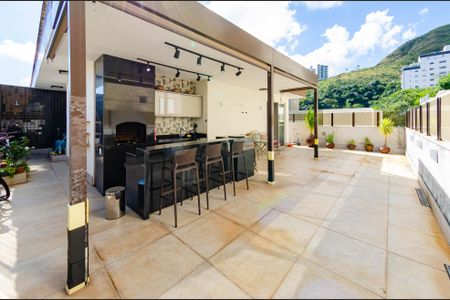 Apartamento à venda com 240m², 4 quartos e 4 vagas Apartamento à venda com 240m², 4 quartos e 4 vagasCobertura