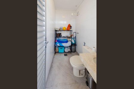 Apartamento à venda com 240m², 4 quartos e 4 vagas Apartamento à venda com 240m², 4 quartos e 4 vagasBanheiro de Serviço 2