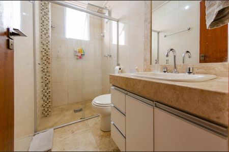 Apartamento à venda com 240m², 4 quartos e 4 vagas Apartamento à venda com 240m², 4 quartos e 4 vagasBanheiro Social