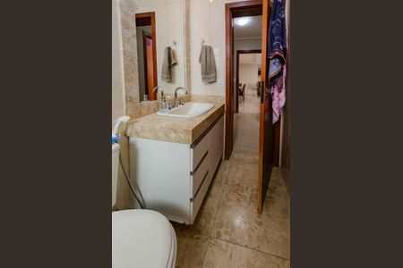 Apartamento à venda com 240m², 4 quartos e 4 vagas Apartamento à venda com 240m², 4 quartos e 4 vagasBanheiro Social