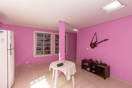 Casa à venda com 145m², 2 quartos e 3 vagasSala