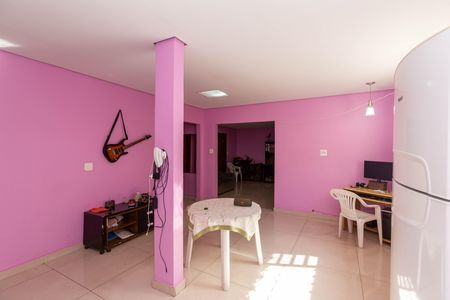 Casa à venda com 145m², 2 quartos e 3 vagasSala