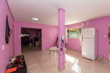 Casa à venda com 145m², 2 quartos e 3 vagasSala