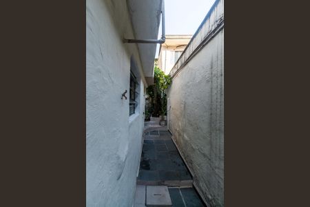 Casa à venda com 310m², 6 quartos e 4 vagas Casa à venda com 310m², 6 quartos e 4 vagasCorredor Externo