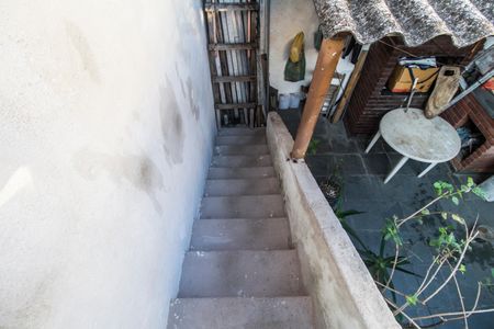 Casa à venda com 310m², 6 quartos e 4 vagas Casa à venda com 310m², 6 quartos e 4 vagasEscada