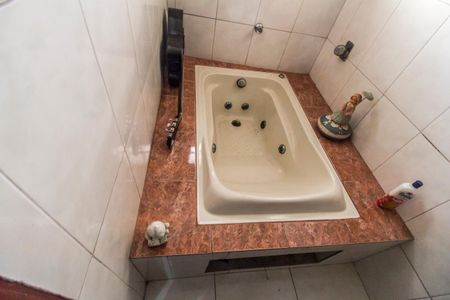 Casa à venda com 310m², 6 quartos e 4 vagas Casa à venda com 310m², 6 quartos e 4 vagasBanheiro