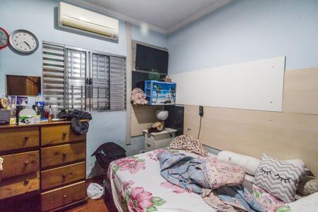 Casa à venda com 310m², 6 quartos e 4 vagas Casa à venda com 310m², 6 quartos e 4 vagasQuarto