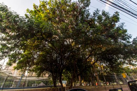 Casa à venda com 310m², 6 quartos e 4 vagas Casa à venda com 310m², 6 quartos e 4 vagasVista da Rua