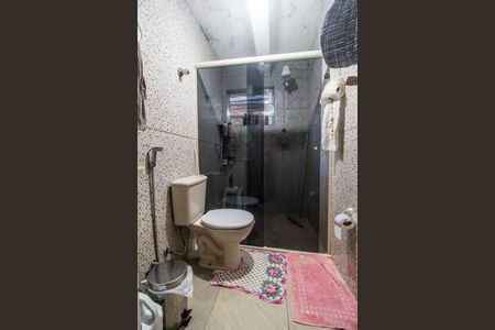 Casa à venda com 310m², 6 quartos e 4 vagas Casa à venda com 310m², 6 quartos e 4 vagasBanheiro 2