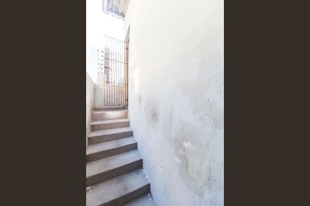 Casa à venda com 310m², 6 quartos e 4 vagas Casa à venda com 310m², 6 quartos e 4 vagasEscada