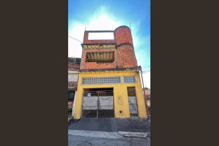 Casa à venda com 150m², 2 quartos e 5 vagas Casa à venda com 150m², 2 quartos e 5 vagasFachada