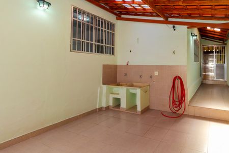 Casa à venda com 320m², 3 quartos e 2 vagas Casa à venda com 320m², 3 quartos e 2 vagasCasa 1 Área de Serviço
