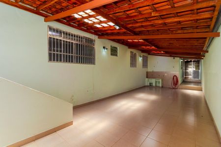 Casa à venda com 320m², 3 quartos e 2 vagas Casa à venda com 320m², 3 quartos e 2 vagasCasa 1 Área de Serviço