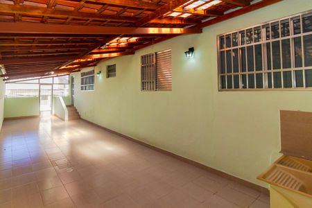 Casa à venda com 320m², 3 quartos e 2 vagas Casa à venda com 320m², 3 quartos e 2 vagasCasa 1 Área de Serviço