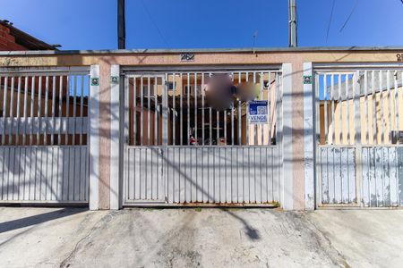 Casa à venda com 125m², 2 quartos e 2 vagas Casa à venda com 125m², 2 quartos e 2 vagasFachada