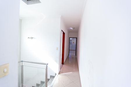 Casa à venda com 225m², 3 quartos e 6 vagas Casa à venda com 225m², 3 quartos e 6 vagasCorredor para os Quartos