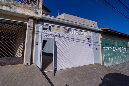 Casa à venda com 225m², 3 quartos e 6 vagas Casa à venda com 225m², 3 quartos e 6 vagasFachada