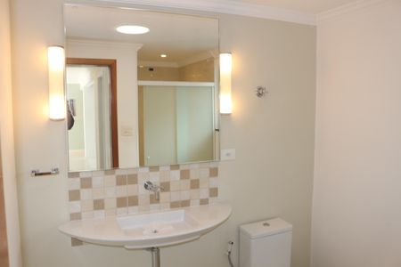 Apartamento à venda com 76m², 2 quartos e 1 vagaBanheiro Social