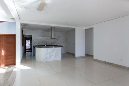 Casa para alugar com 529m², 4 quartos e 7 vagasSala