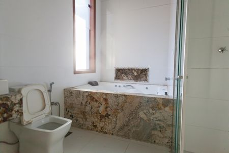 Casa para alugar com 529m², 4 quartos e 7 vagasBanheiro suite