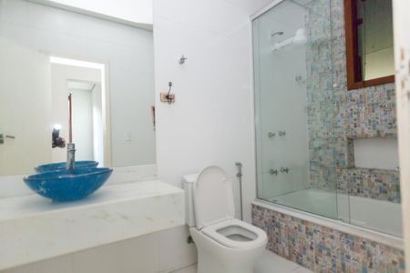 Casa para alugar com 529m², 4 quartos e 7 vagasBanheiro Social