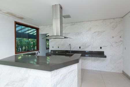 Casa para alugar com 529m², 4 quartos e 7 vagasCozinha