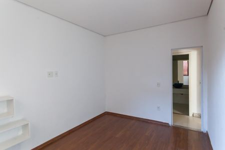 Casa para alugar com 529m², 4 quartos e 7 vagasQuarto 2