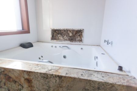 Casa para alugar com 529m², 4 quartos e 7 vagasBanheiro suite