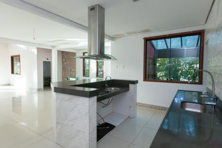 Casa para alugar com 529m², 4 quartos e 7 vagasCozinha