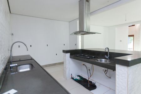 Casa para alugar com 529m², 4 quartos e 7 vagasCozinha