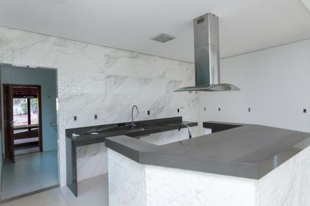 Casa para alugar com 529m², 4 quartos e 7 vagasCozinha