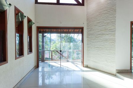 Casa para alugar com 529m², 4 quartos e 7 vagasSala