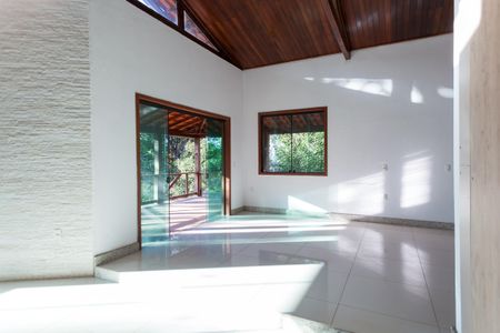 Casa para alugar com 529m², 4 quartos e 7 vagasSala