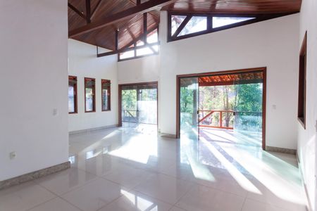 Casa para alugar com 529m², 4 quartos e 7 vagasSala