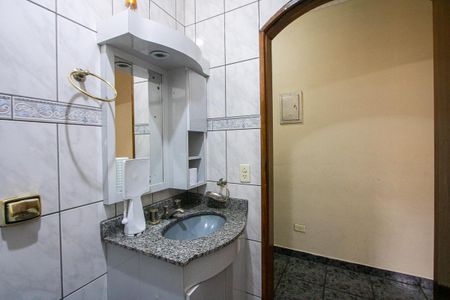 Casa à venda com 252m², 3 quartos e 2 vagasBanheiro social