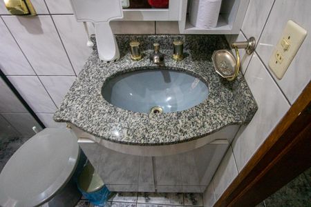 Casa à venda com 252m², 3 quartos e 2 vagasBanheiro social