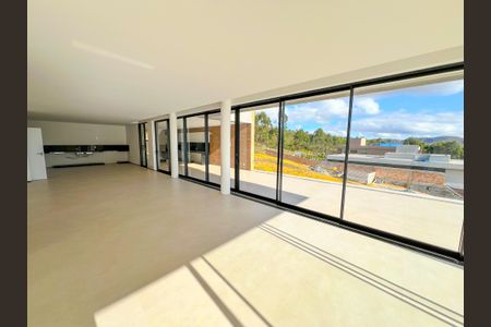 Casa à venda com 874m², 3 quartos e 6 vagasSala