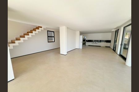 Casa à venda com 874m², 3 quartos e 6 vagasSala