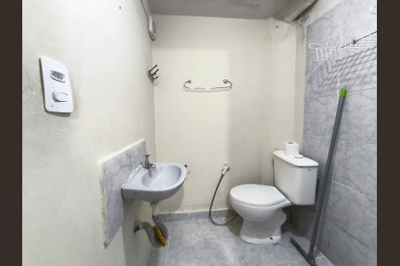 Banheiro de kitnet/studio para alugar com 1 quarto, 28m² em Vila Clementino, São Paulo